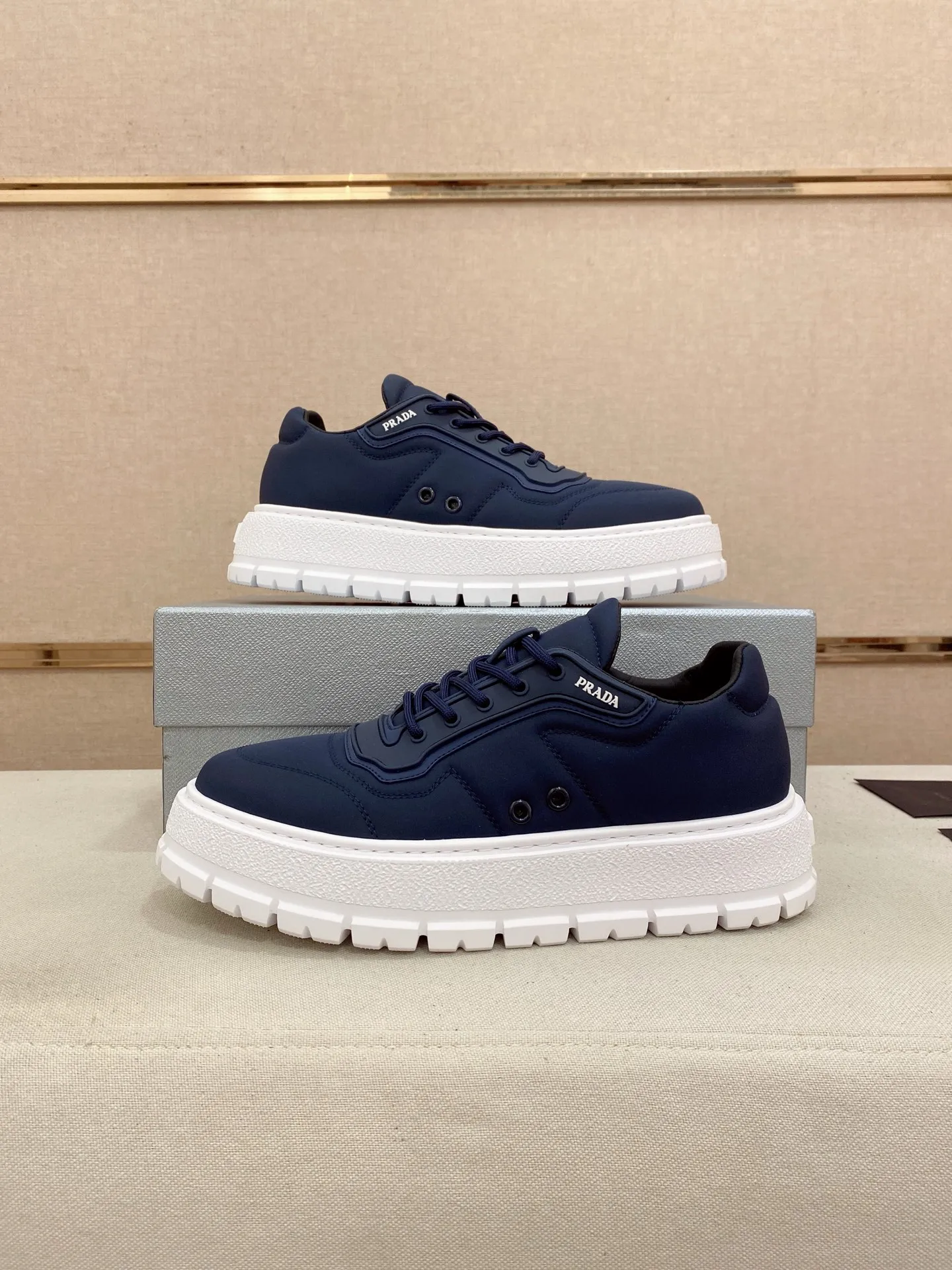 Factory price 580💰 ✔️✔️✔️High version High-quality new PRADA counters are on the market simultaneously, new men's shoes, 😘fabrics imported technological waterproof fabrics, made by pure handicrafts. Lining: Full cowhide lining. 👍🏿 High-end ☄️ air-cushion molded anti-slip rubber outsole, exquisite lines, simple and elegant, comfortable and high-end for leisure travel. Code number: 38 to 45